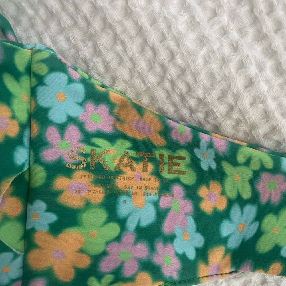 Skatie Napali Bikini Set Top size Small Bottoms size Large - Picture 4 of 9